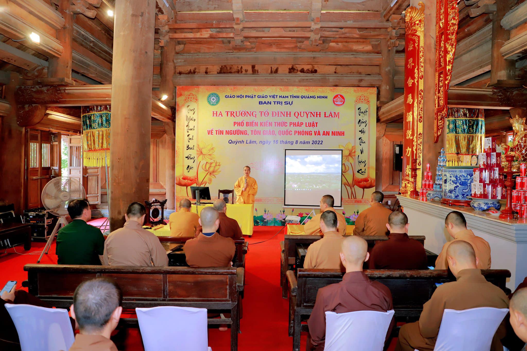 Phổ biến kiến thức pháp luật về tín ngưỡng, tôn giáo tại hạ trường tổ đình Quỳnh Lâm 